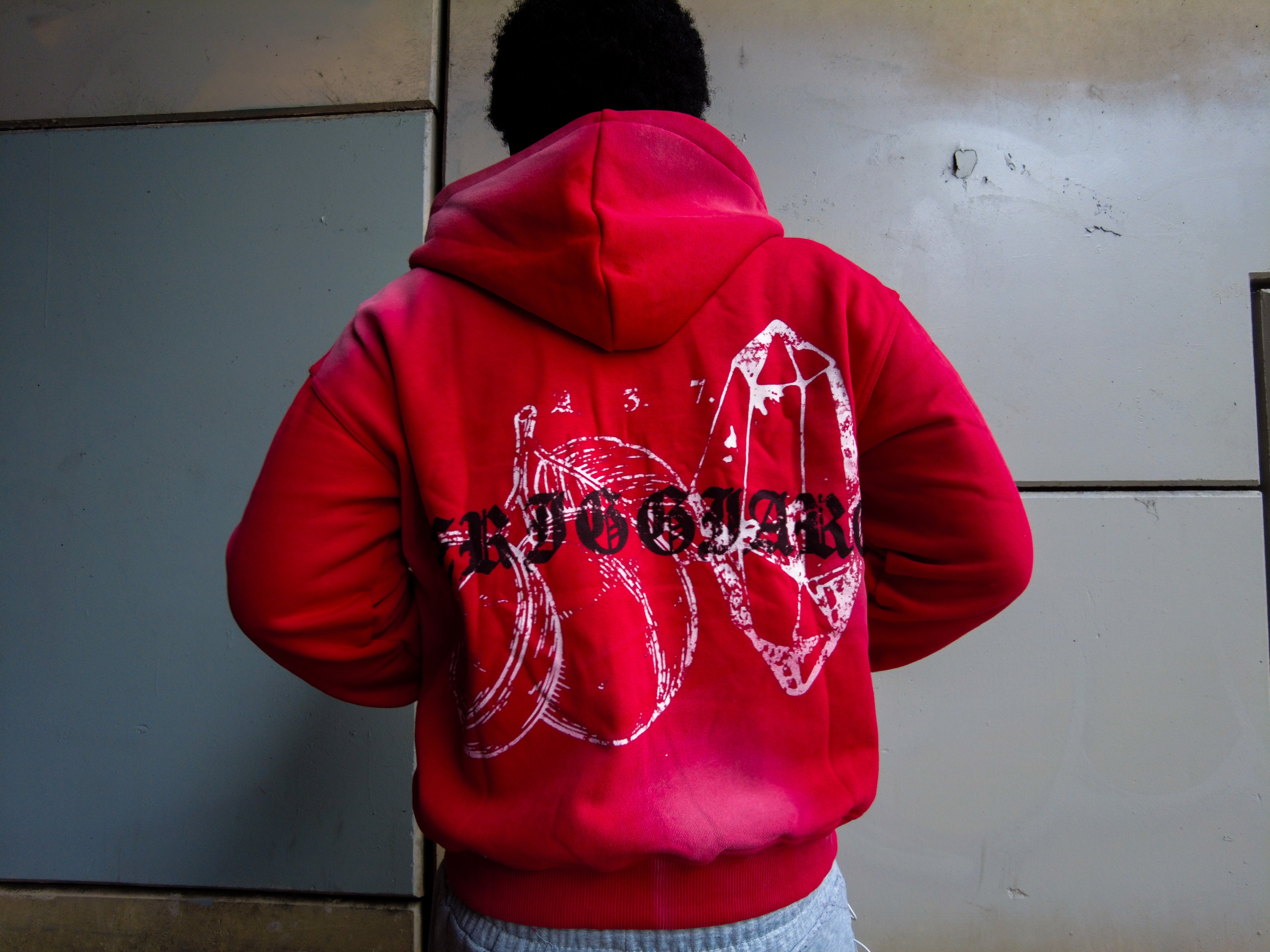 "PRIVATO" ZIP-UP HOODIE